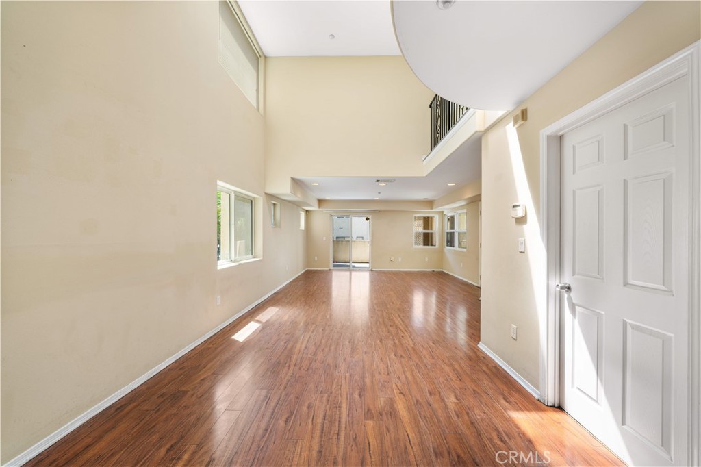 1008 S Marengo Avenue D Property Photo 8