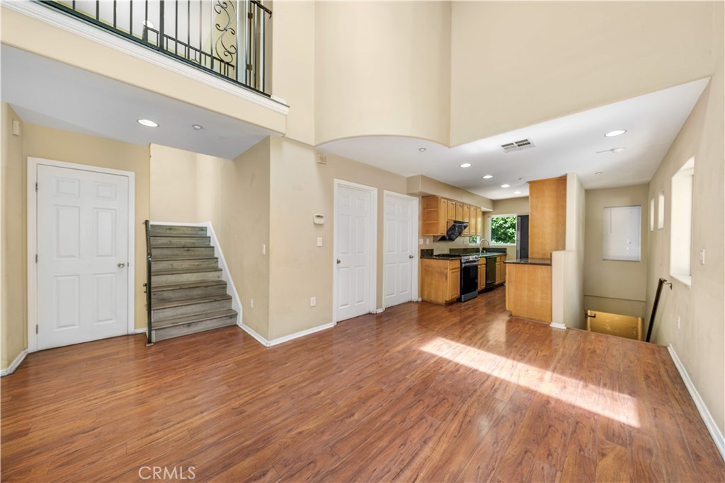 1008 S Marengo Avenue D Property Photo 11