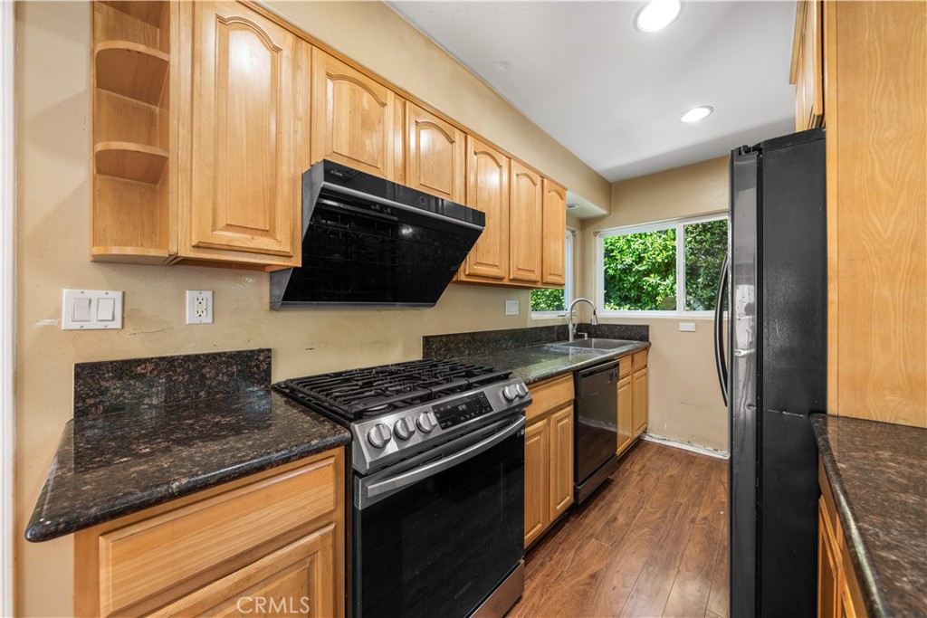 1008 S Marengo Avenue D Property Photo 12