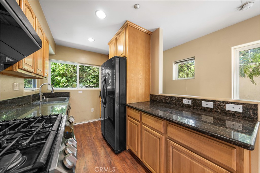 1008 S Marengo Avenue D Property Photo 13