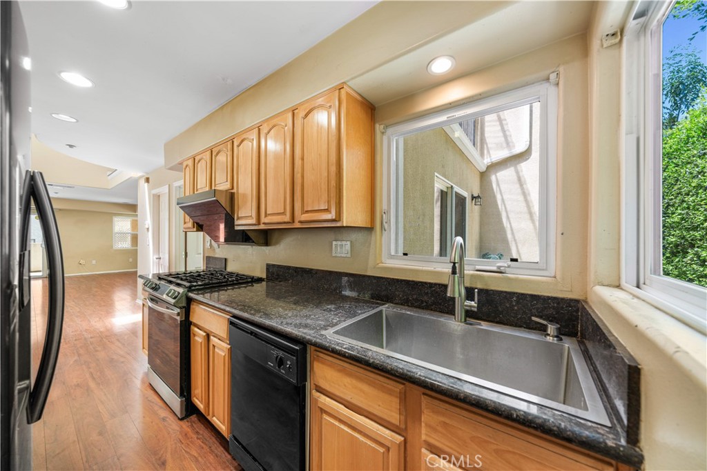 1008 S Marengo Avenue D Property Photo 14