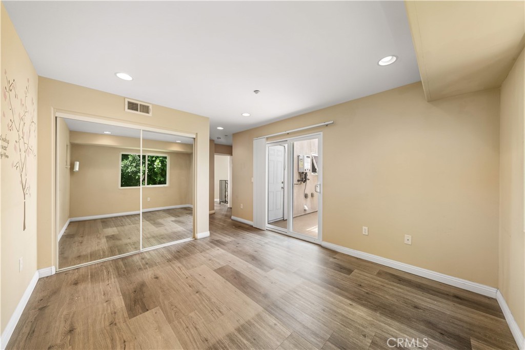 1008 S Marengo Avenue D Property Photo 17