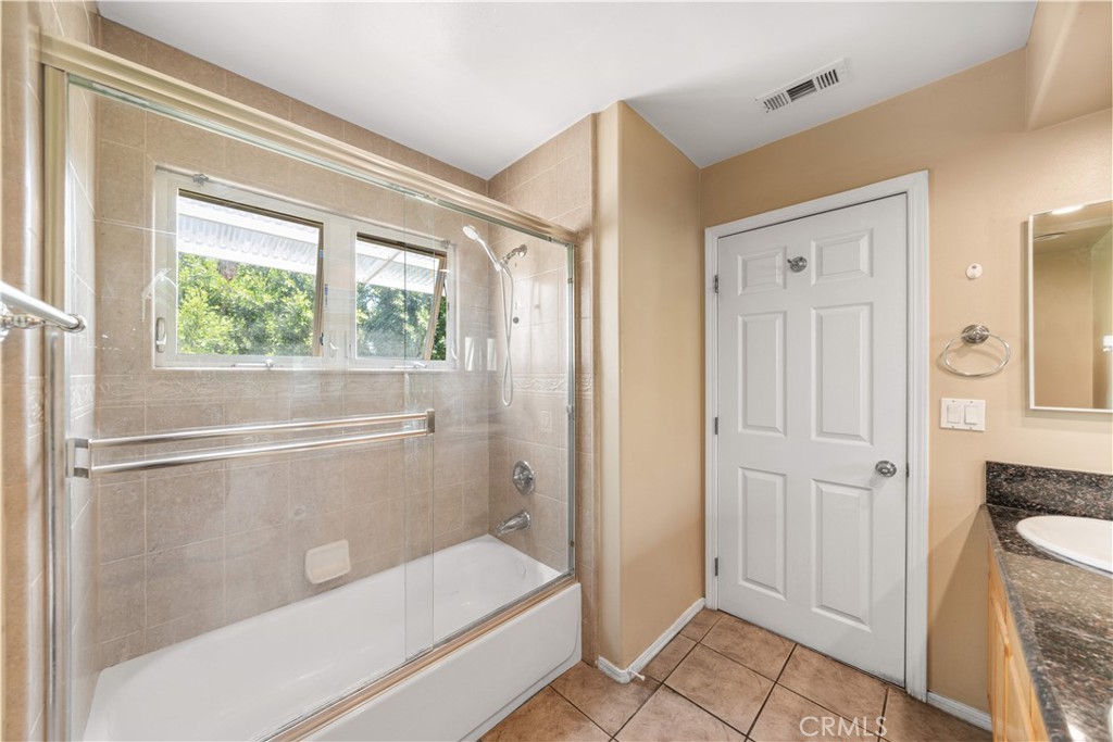 1008 S Marengo Avenue D Property Photo 20