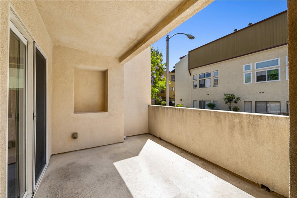1008 S Marengo Avenue D Property Photo 38