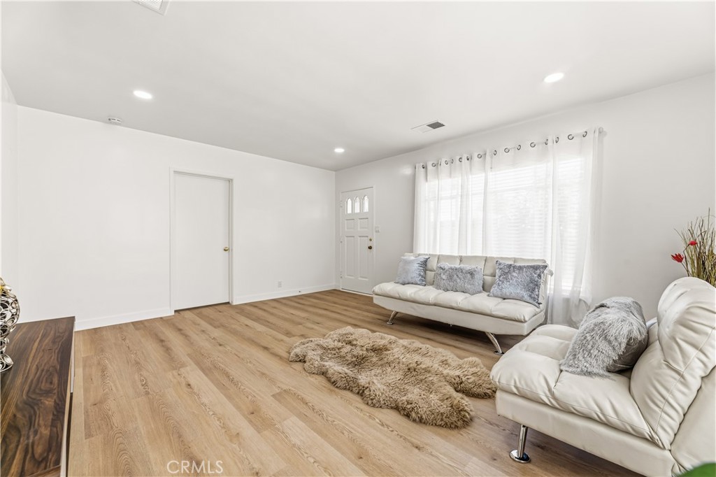 6114 N Burton Ave Property Photo 4