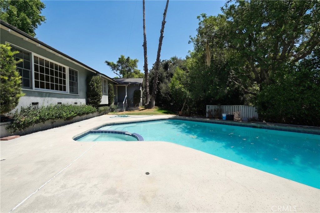 436 Stanford Property Photo 4