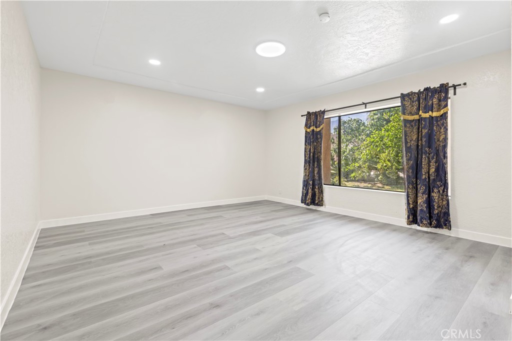 10123 Finch Ave Property Photo 9