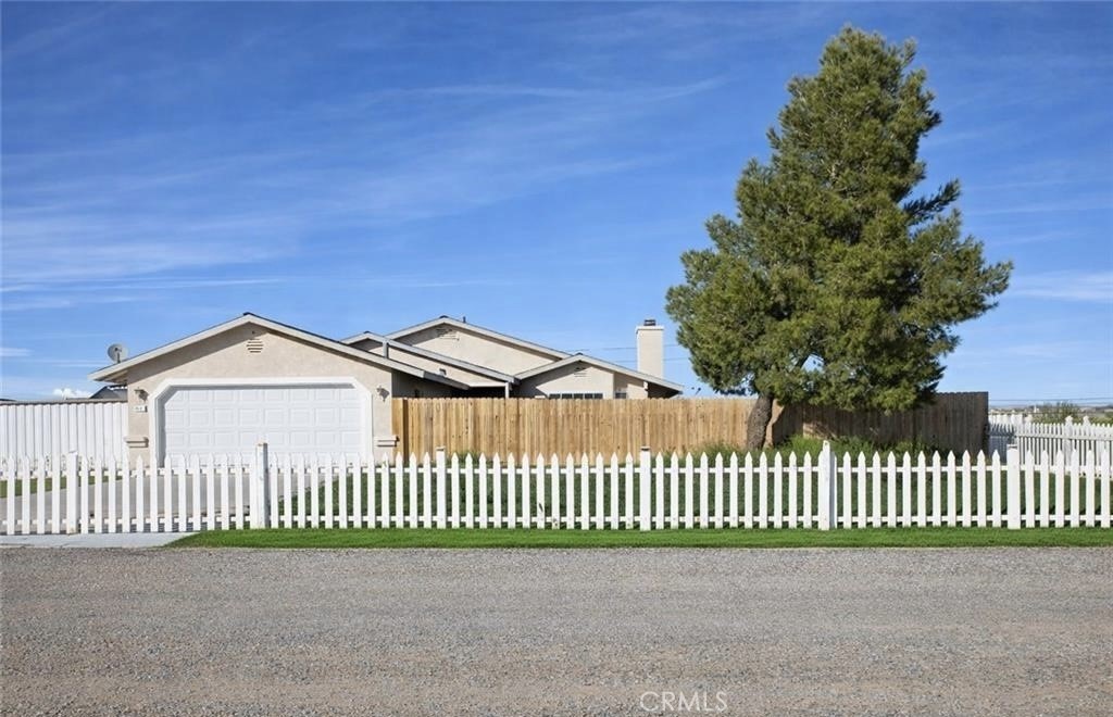 9637 Glade Property Photo 1