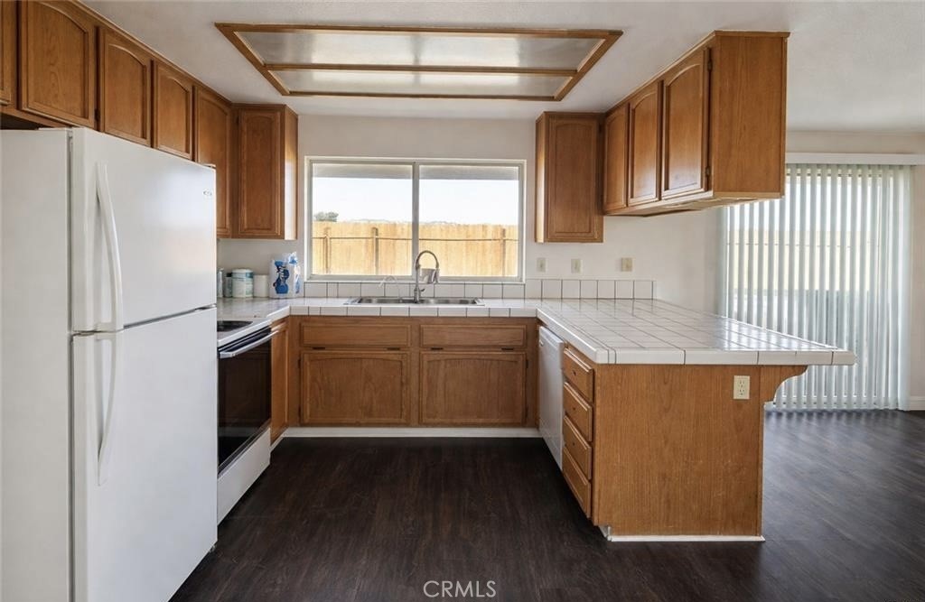 9637 Glade Property Photo 4