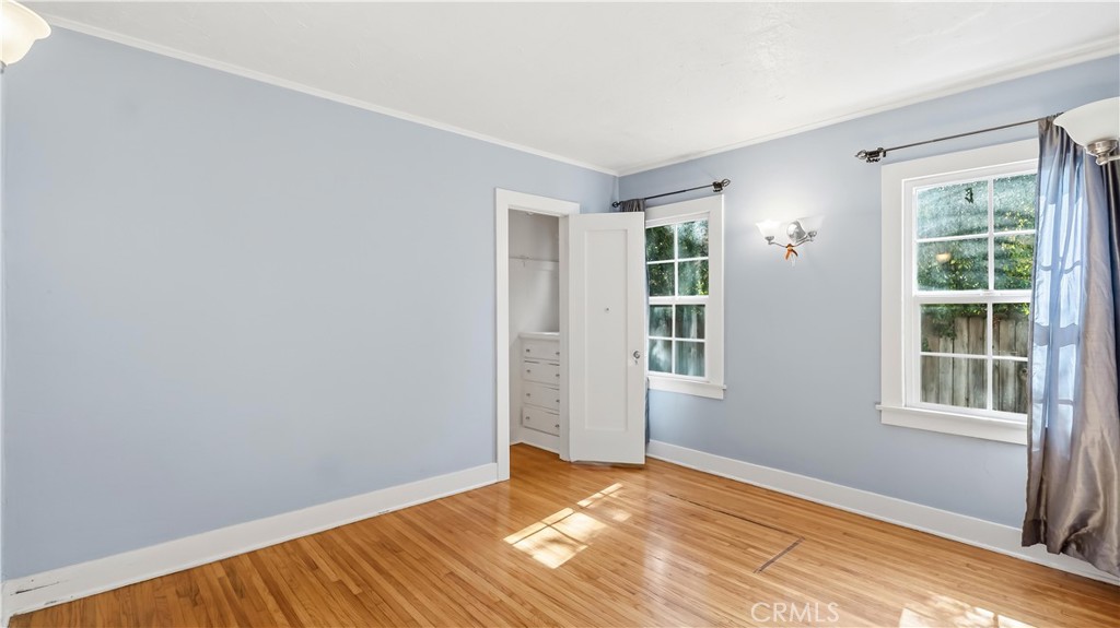 439 S Grand Oaks Ave Property Photo 9