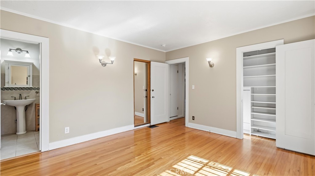 439 S Grand Oaks Ave Property Photo 14
