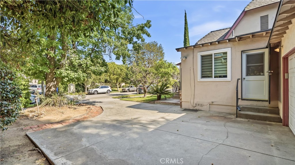 439 S Grand Oaks Ave Property Photo 28