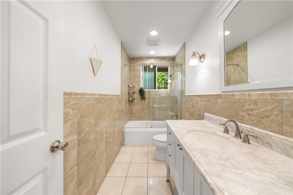 1033 S Isabella Property Photo 32