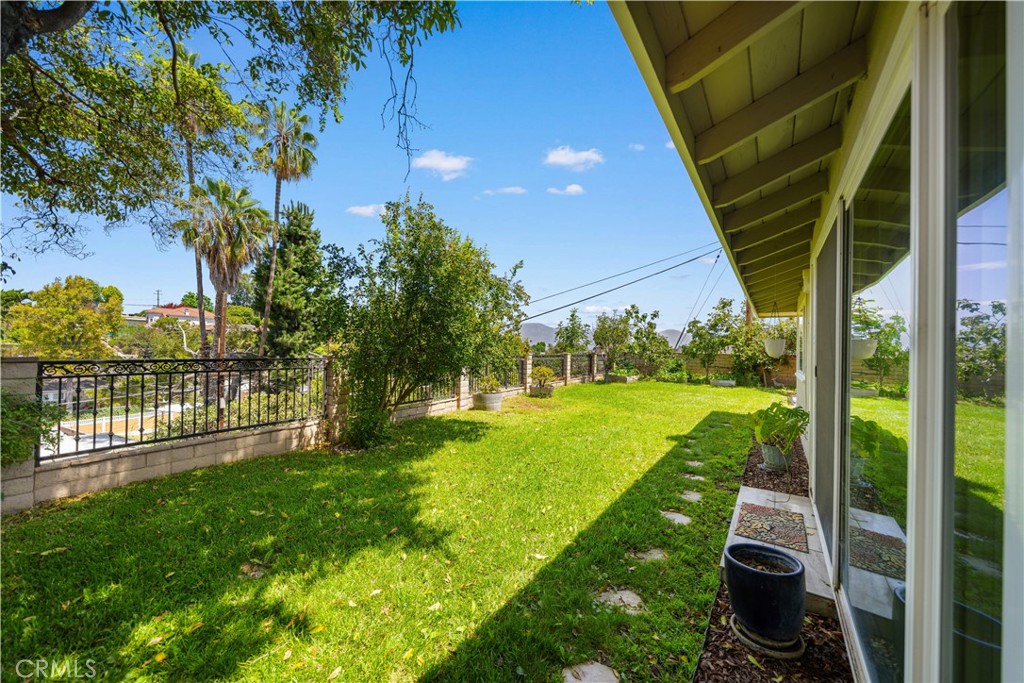 1033 S Isabella Property Photo 45