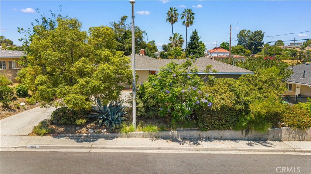 1033 S Isabella Property Photo 47