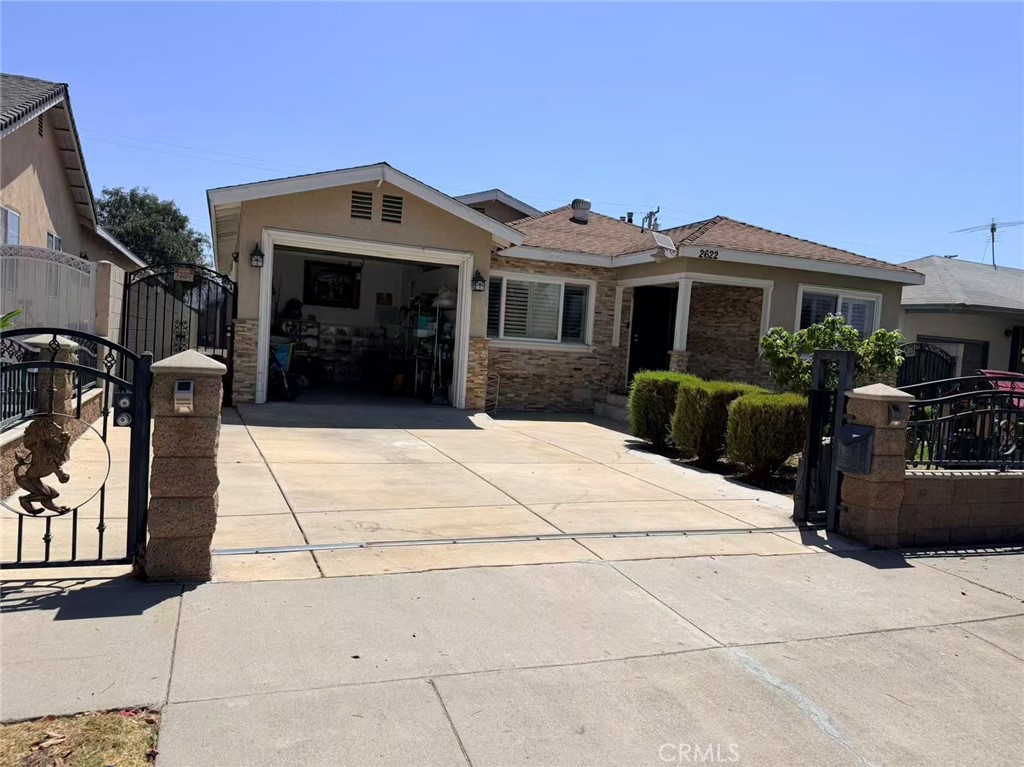 2622 La Presa Property Photo 2