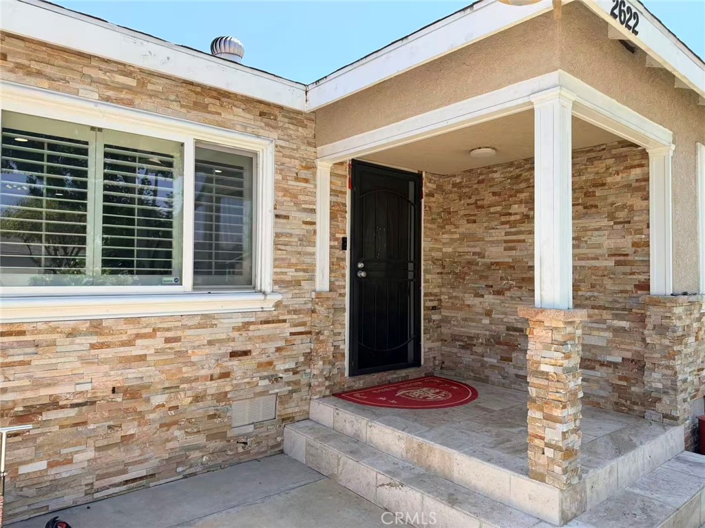 2622 La Presa Property Photo 3