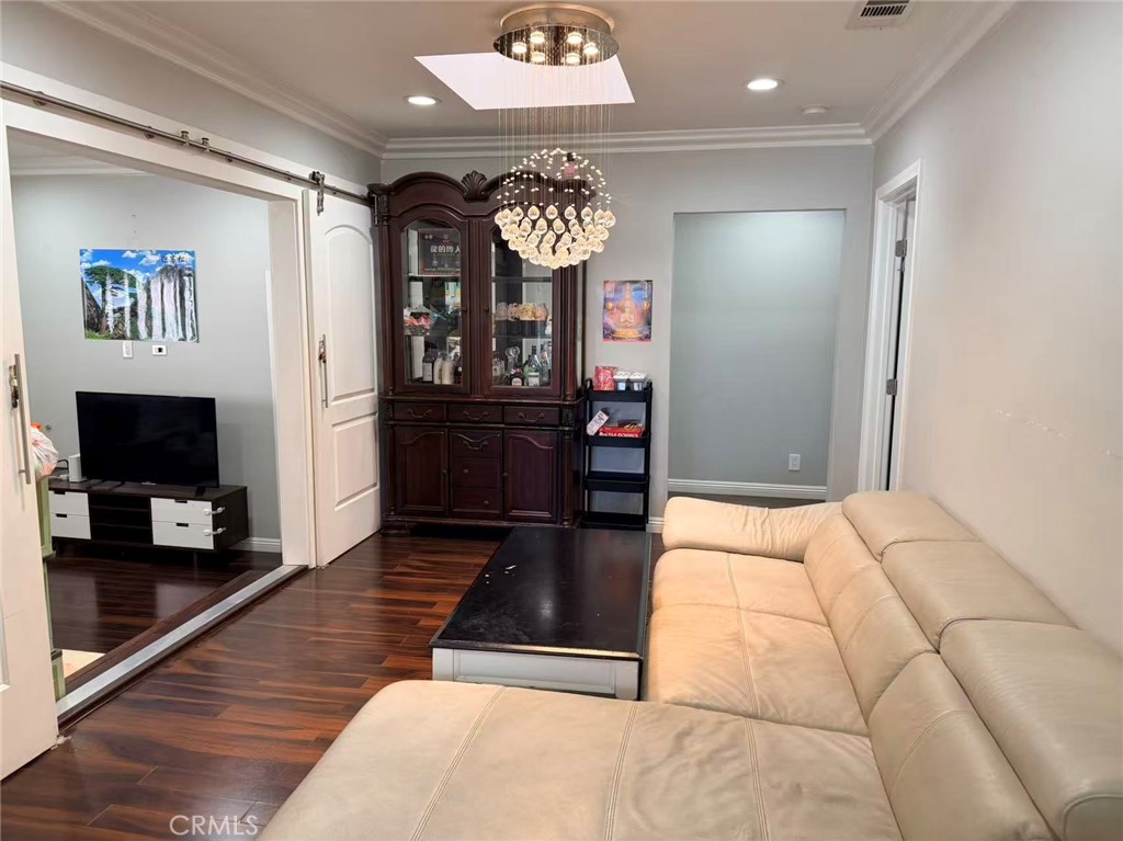2622 La Presa Property Photo 12