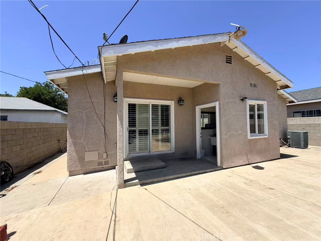 2622 La Presa Property Photo 28