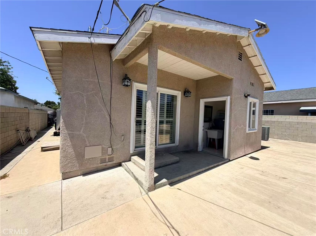 2622 La Presa Property Photo 29