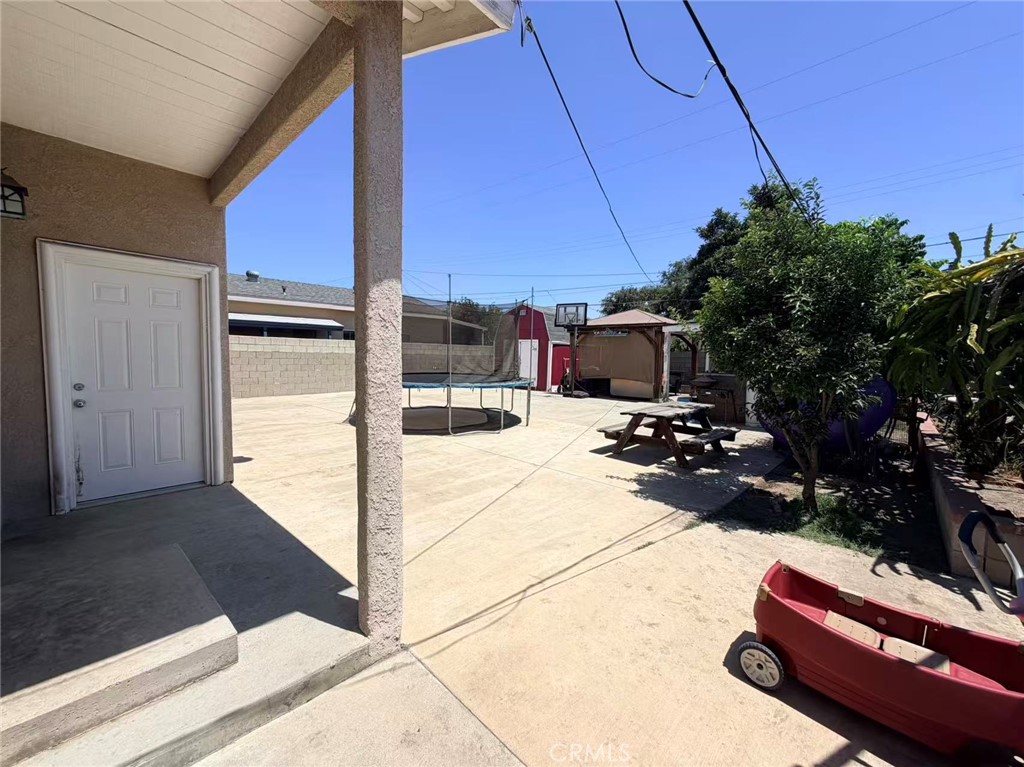 2622 La Presa Property Photo 30