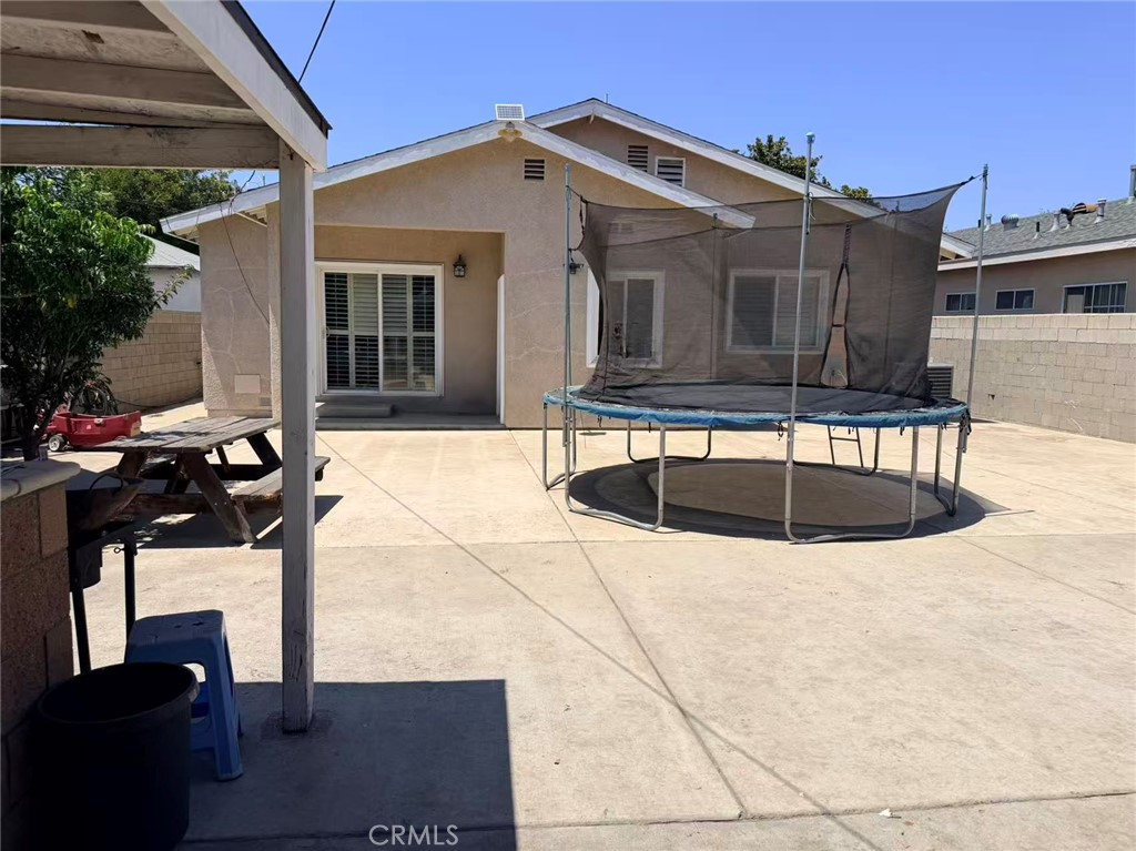 2622 La Presa Property Photo 33