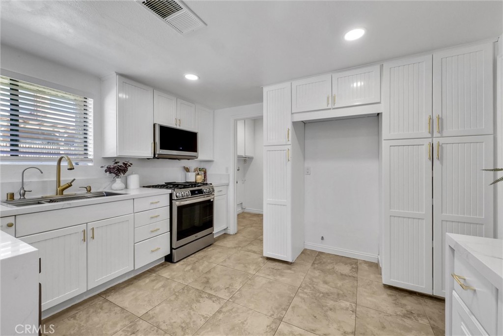 19651 Castellana Property Photo 9
