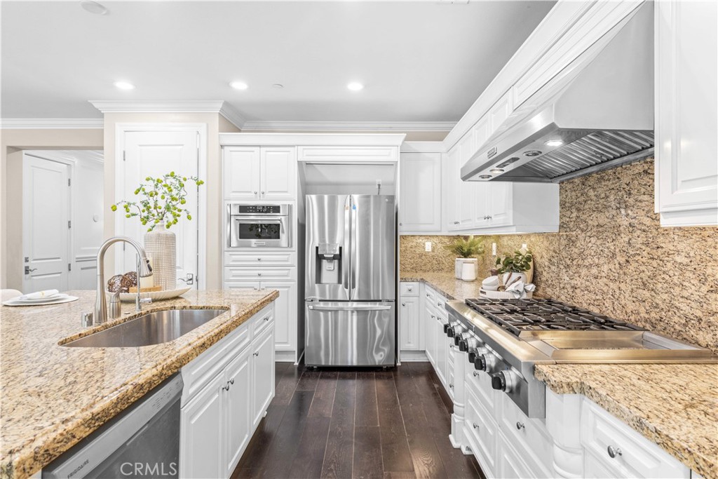 63 Rossmore Property Photo 10