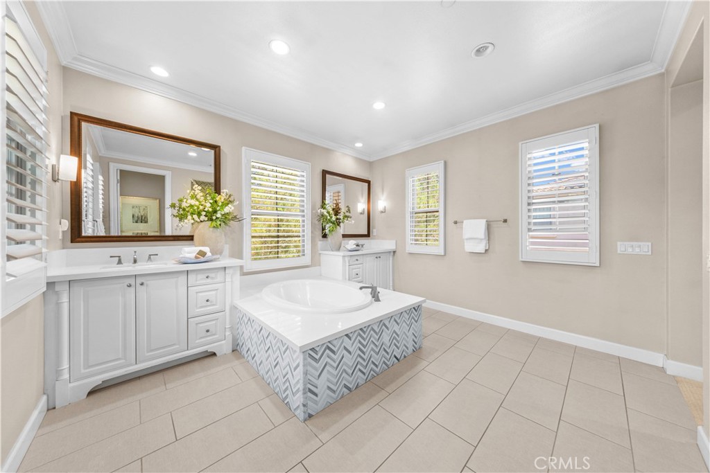63 Rossmore Property Photo 39