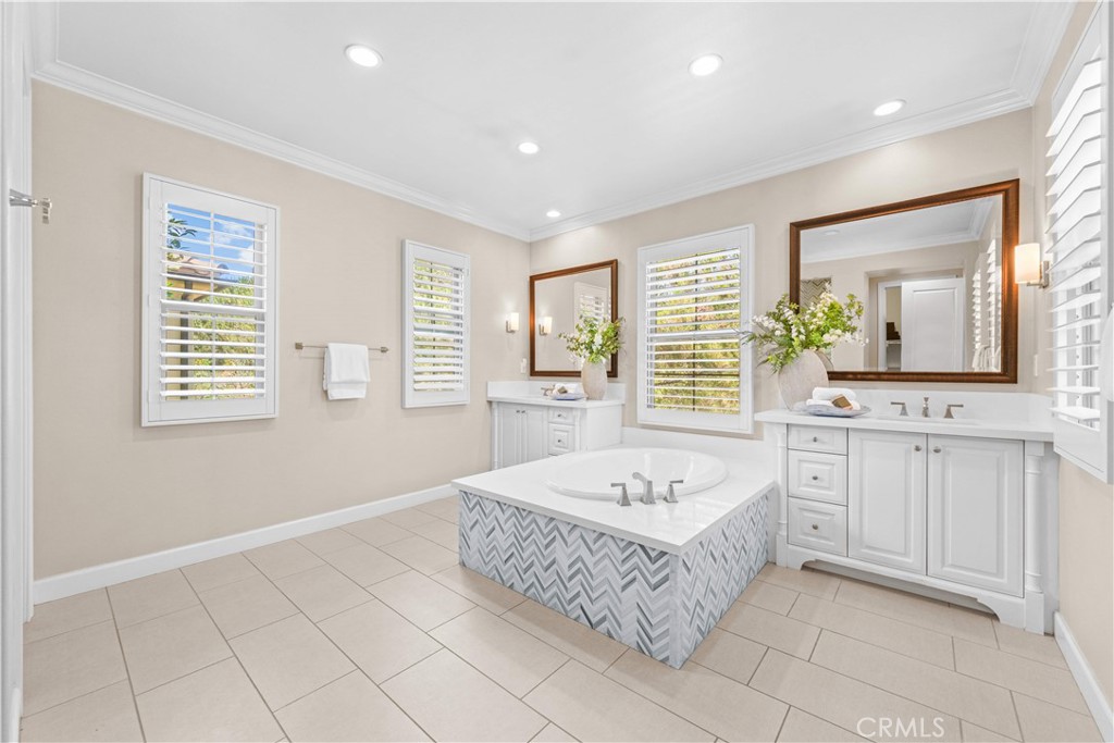 63 Rossmore Property Photo 40
