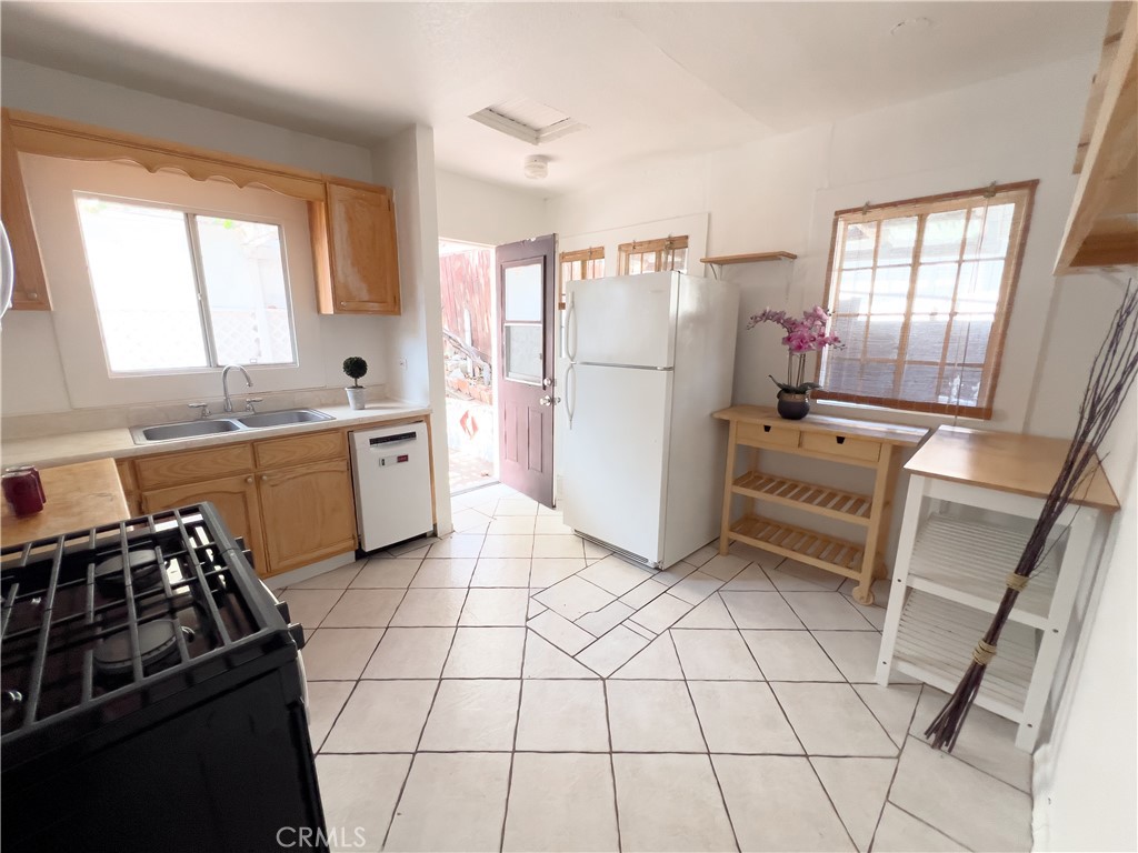 1915 Echo Park Property Photo 10