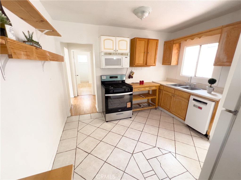 1915 Echo Park Property Photo 11