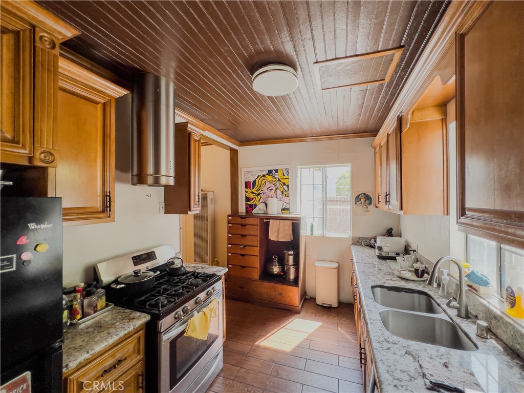 1915 Echo Park Property Photo 37