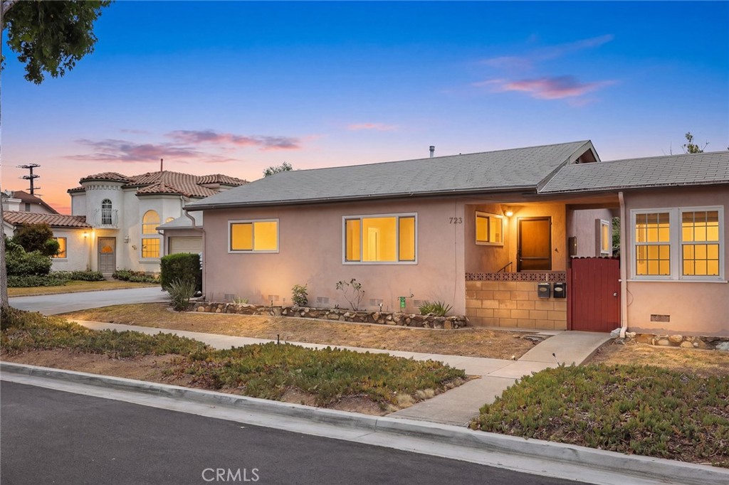 721 723 W Hellman Property Photo 4