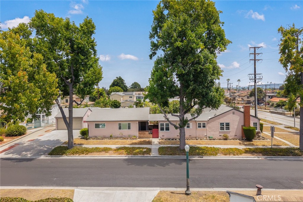 721 723 W Hellman Property Photo 5