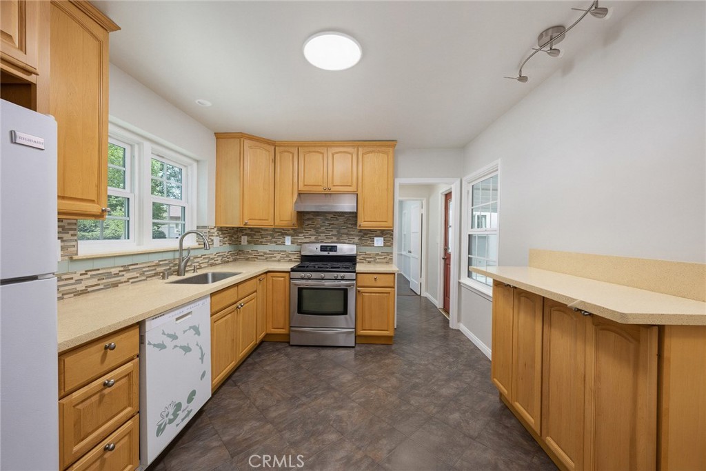 721 723 W Hellman Property Photo 20