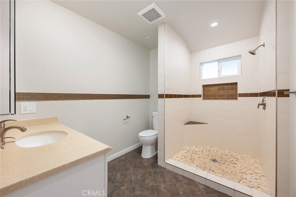 721 723 W Hellman Property Photo 26