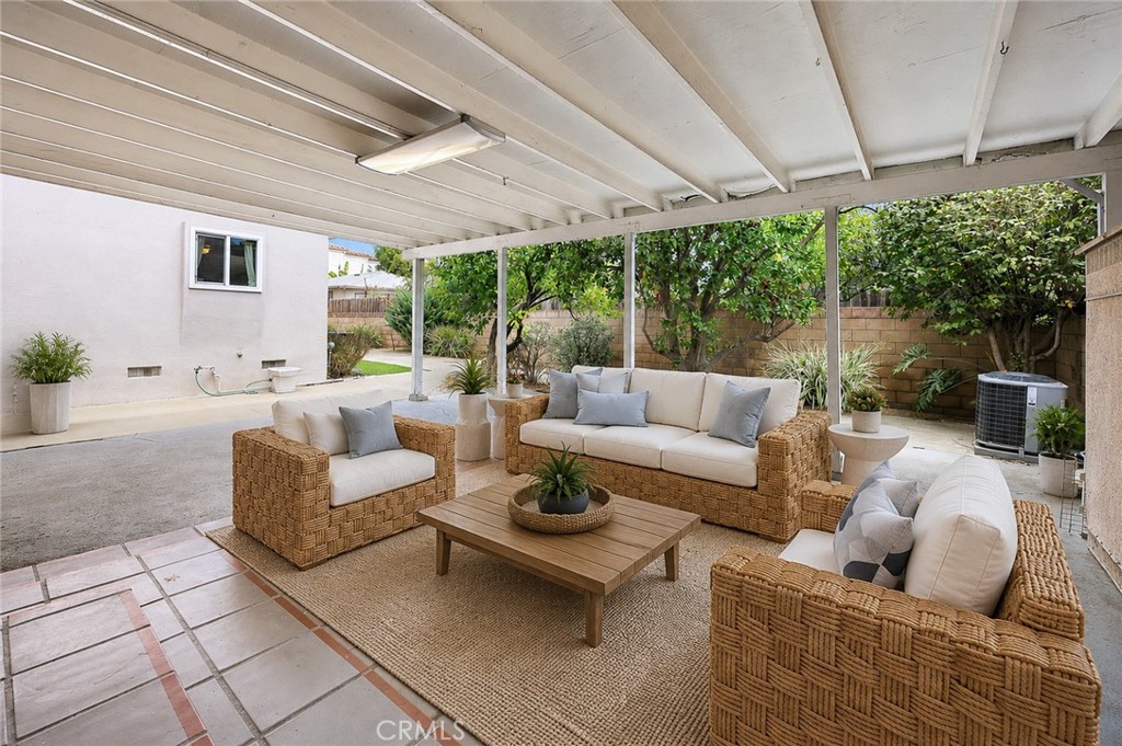 721 723 W Hellman Property Photo 37