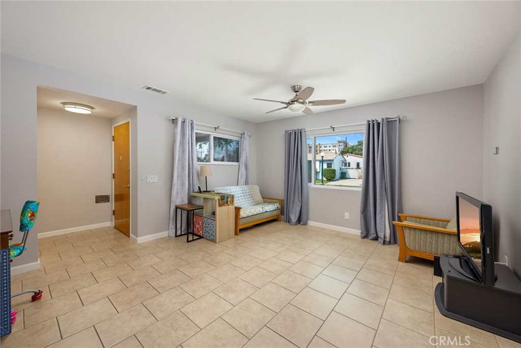 721 723 W Hellman Property Photo 43