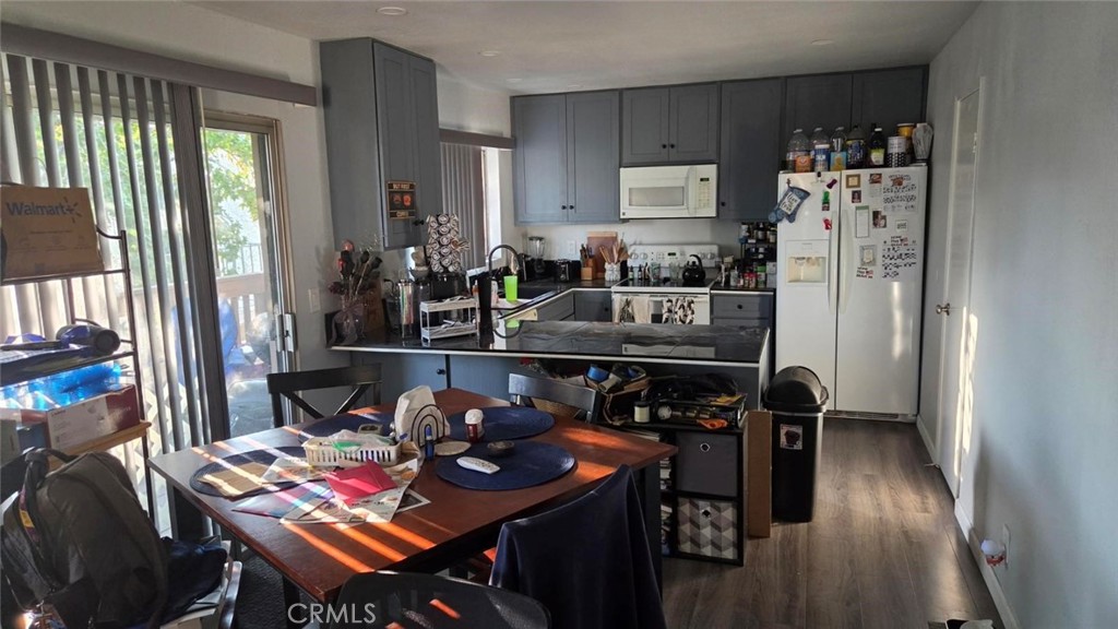 1196 S Citron Property Photo 3