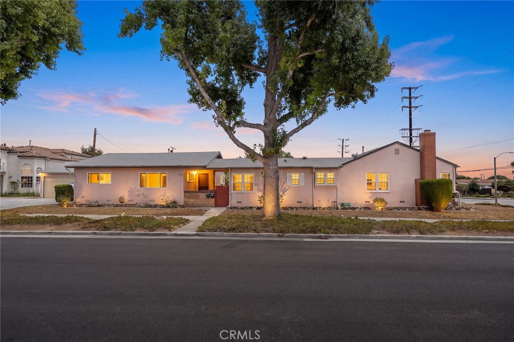 721 723 W Hellman Property Photo 1