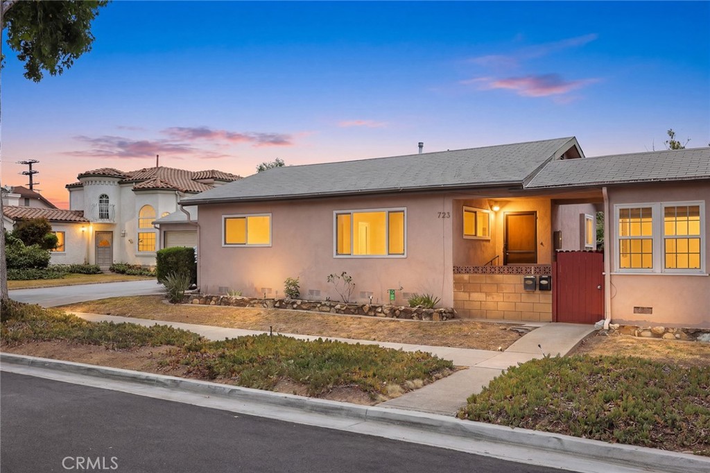721 723 W Hellman Property Photo 4