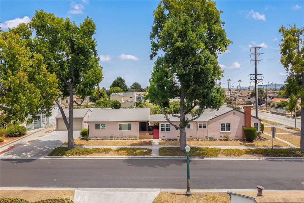 721 723 W Hellman Property Photo 5