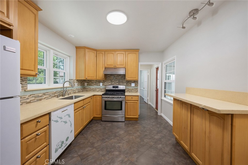 721 723 W Hellman Property Photo 18