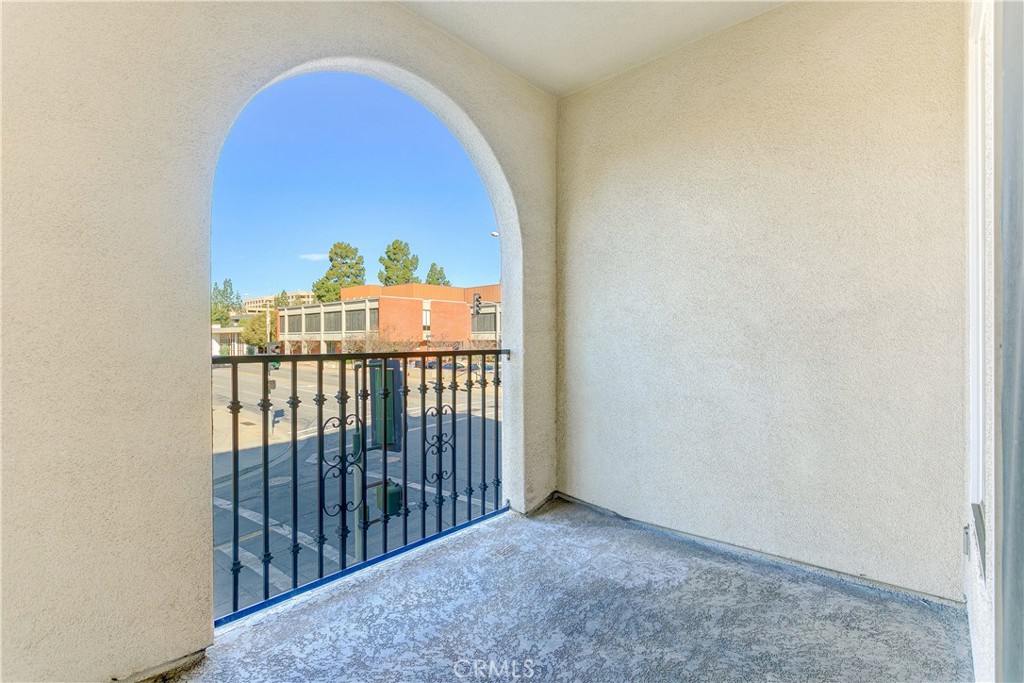 600 E Walnut Property Photo 7