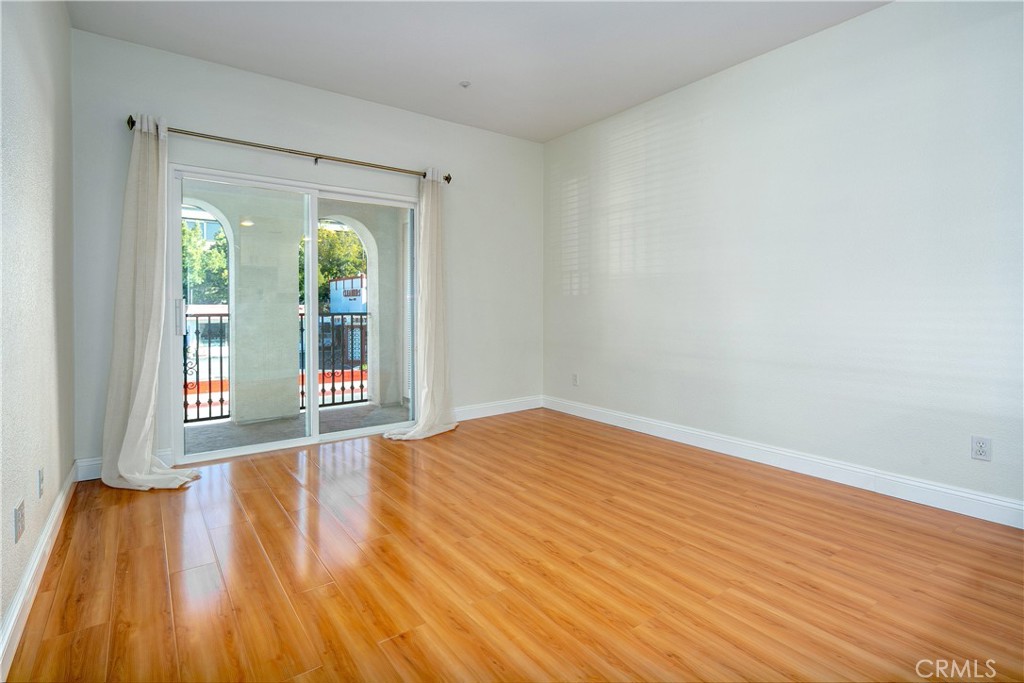600 E Walnut Property Photo 8