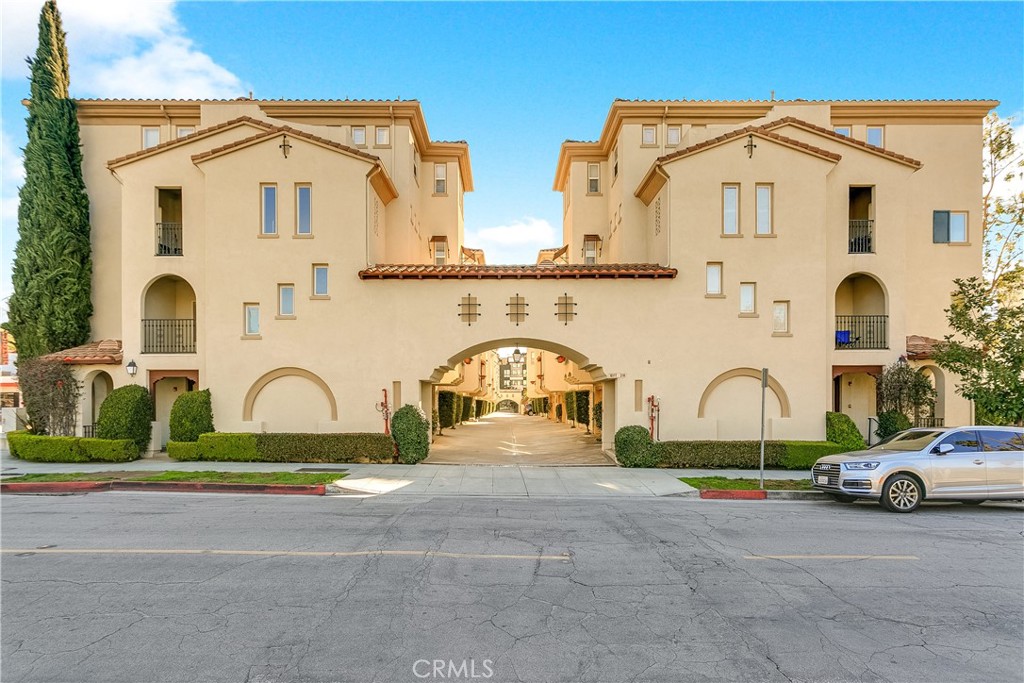600 E Walnut Property Photo 16