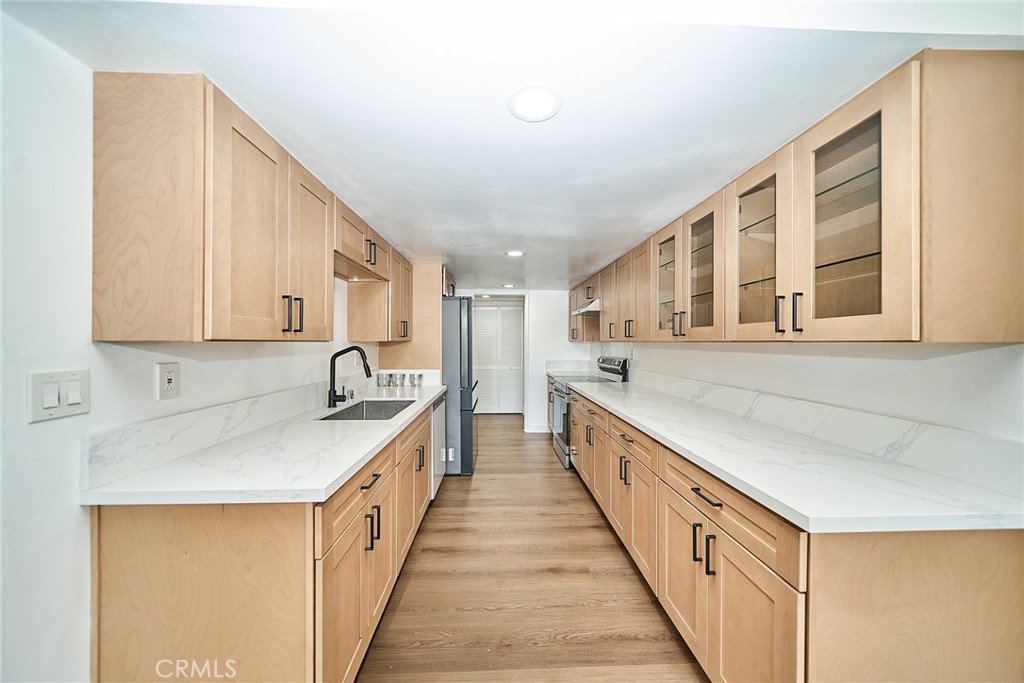 605 Redondo Avenue 203 Property Photo 10