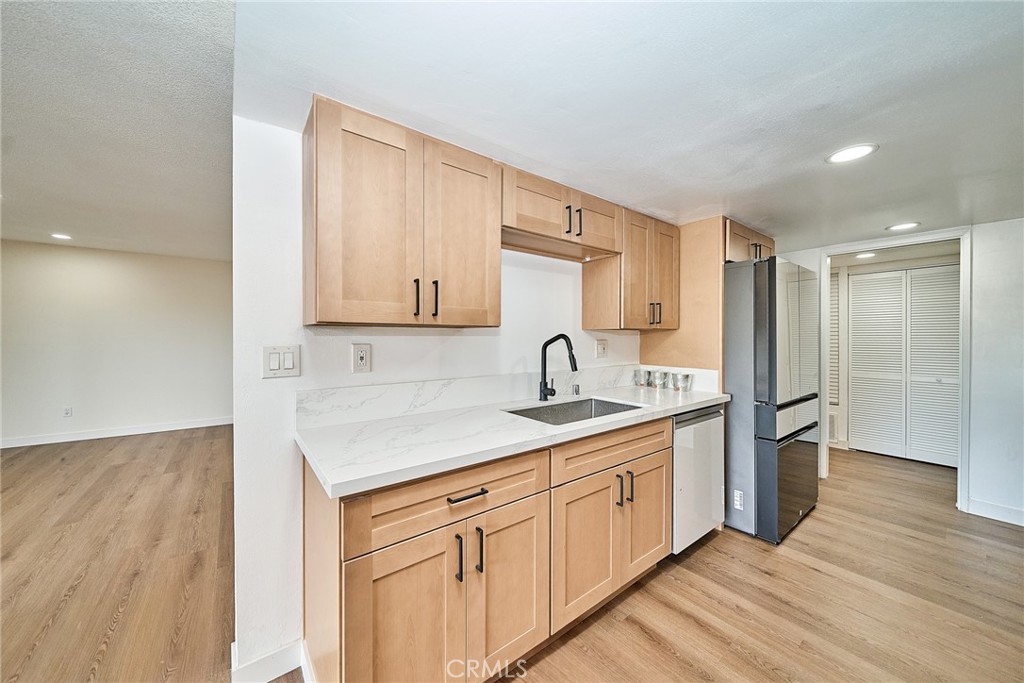 605 Redondo Avenue 203 Property Photo 11