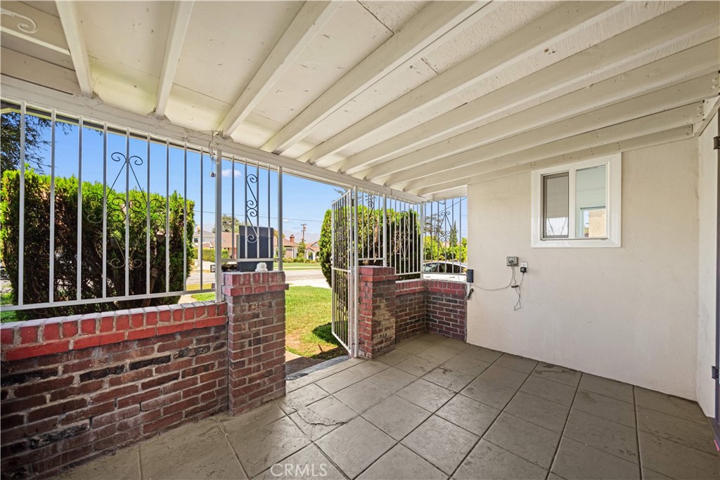 104 E Adams Property Photo 3